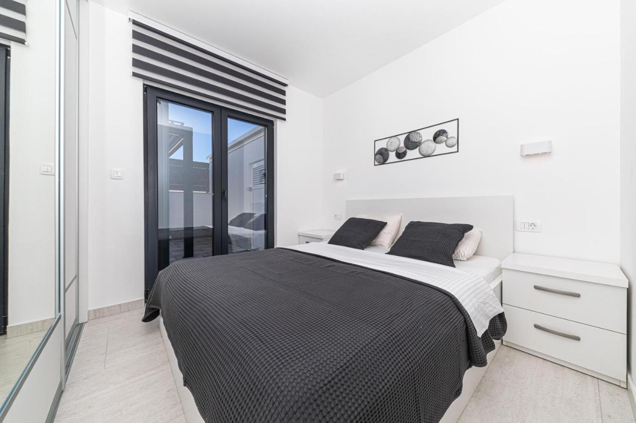 Luxury Apartment Pia With Swimming Pool And Grill Trogir Extérieur photo