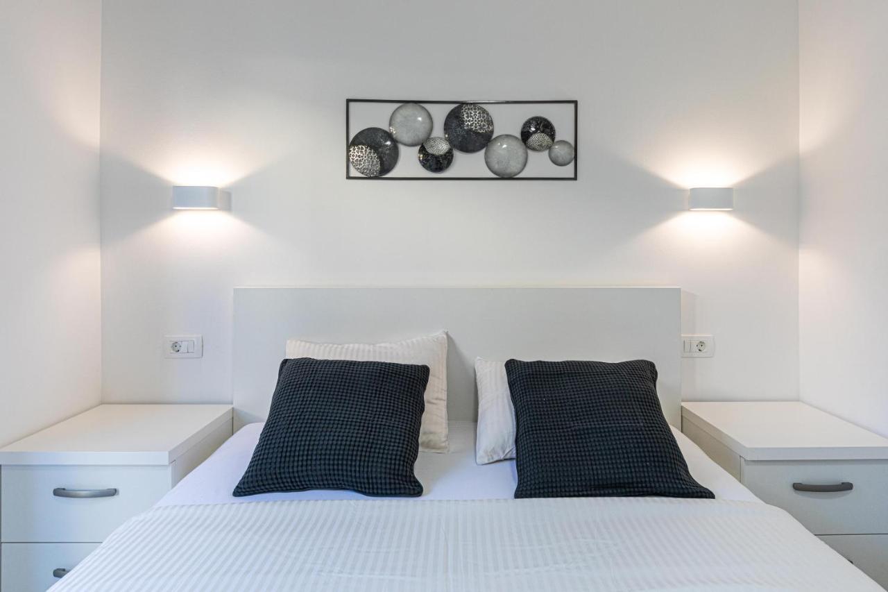 Luxury Apartment Pia With Swimming Pool And Grill Trogir Extérieur photo