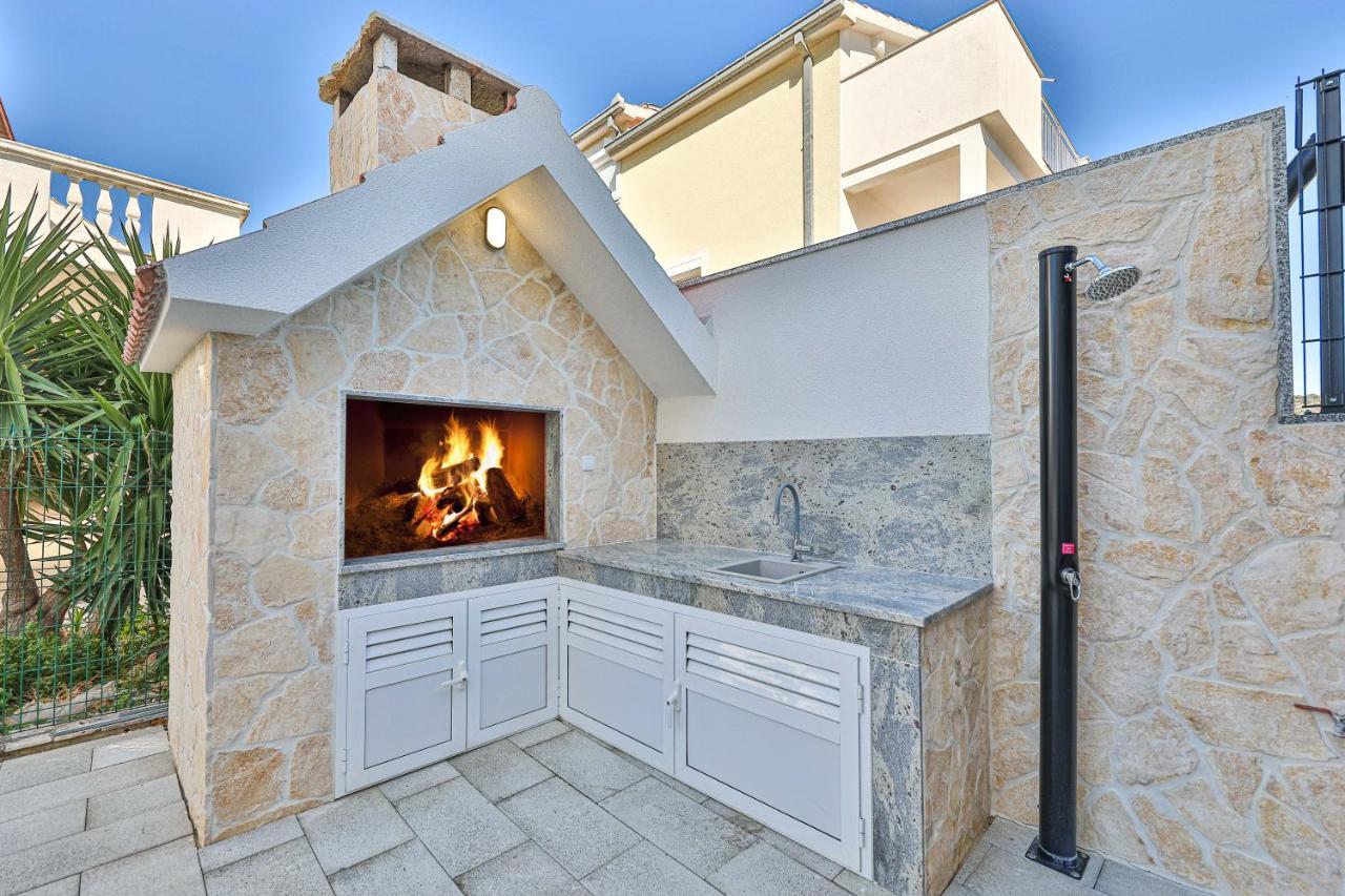 Luxury Apartment Pia With Swimming Pool And Grill Trogir Extérieur photo
