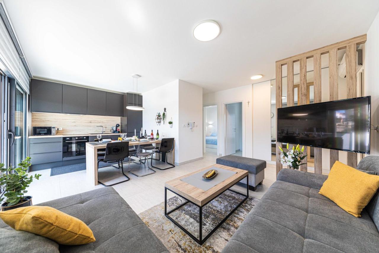 Luxury Apartment Pia With Swimming Pool And Grill Trogir Extérieur photo